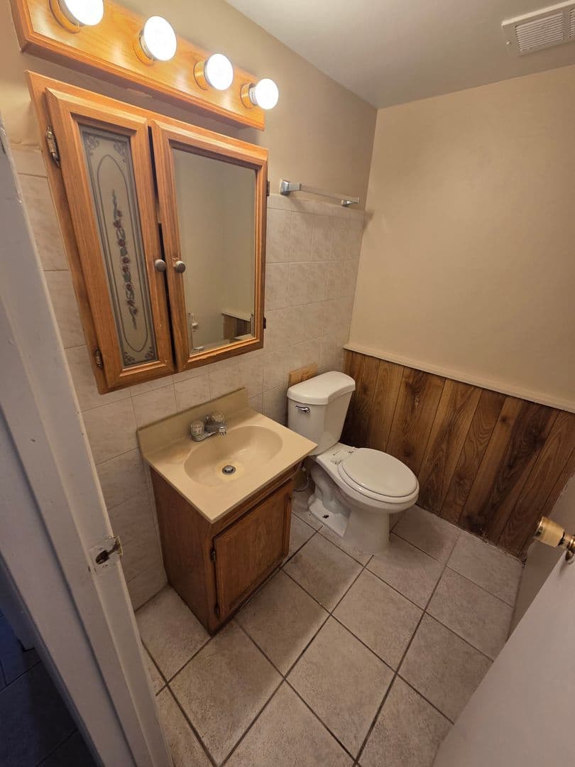 Chicago House: 7514 S Winchester Ave