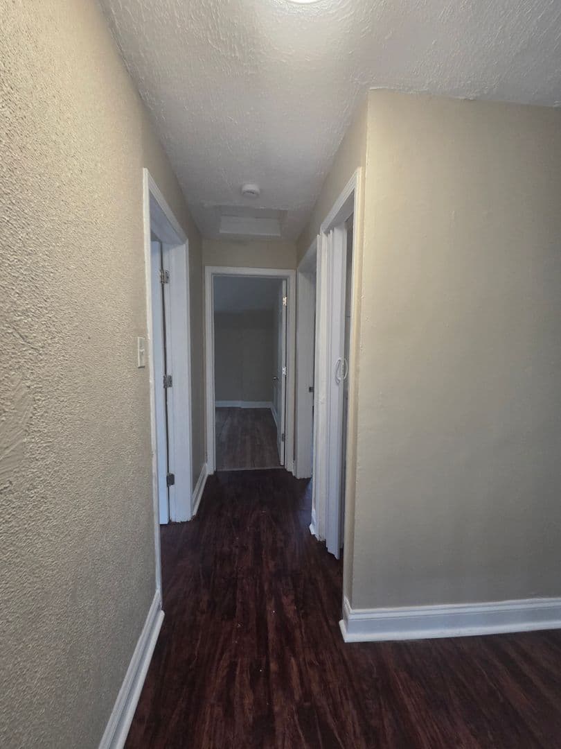 Chicago House: 9911 S Paxton Ave