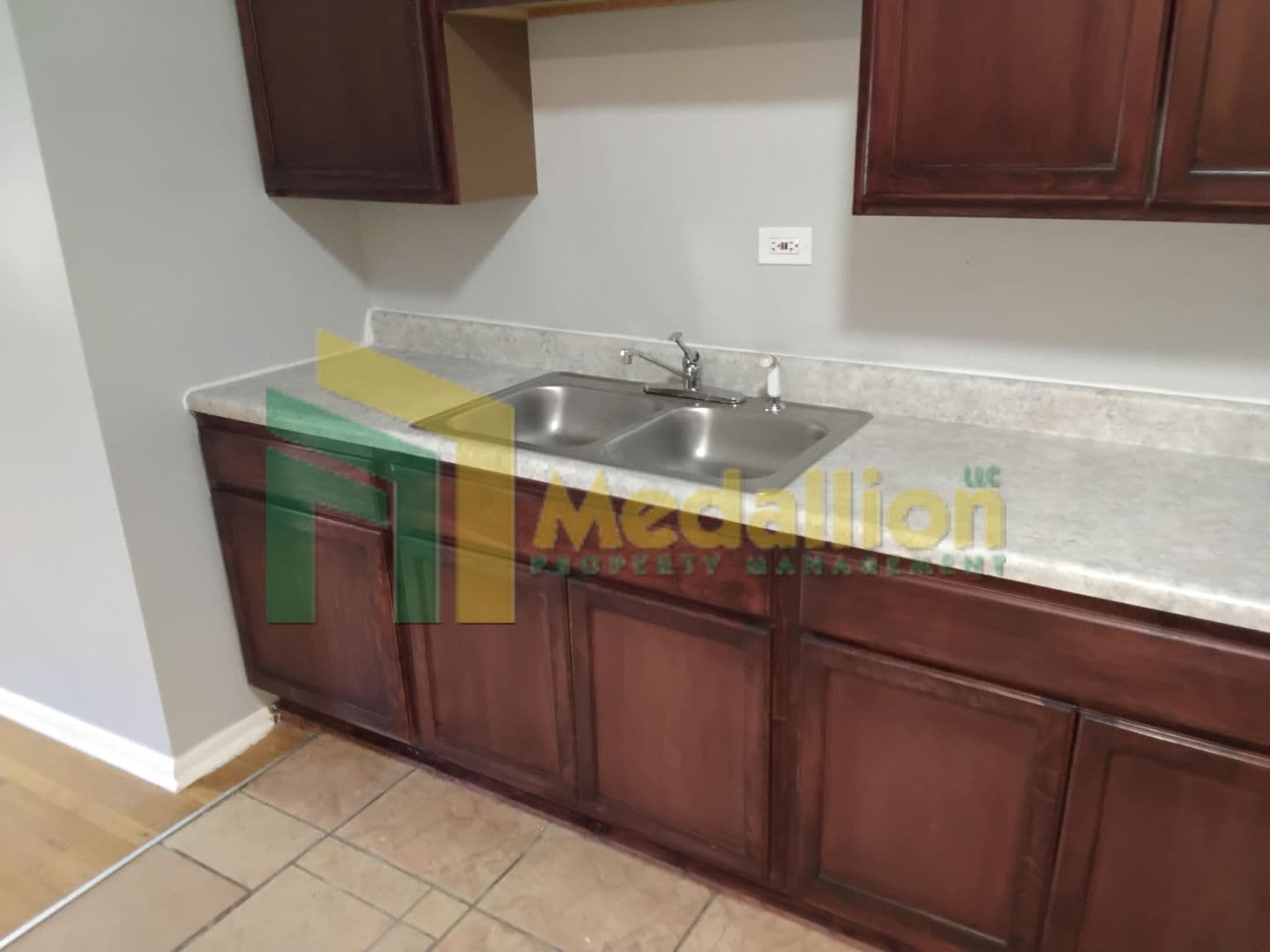 Chicago Apartment: 1241 N Ashland Ave (2nd Fl Rear)