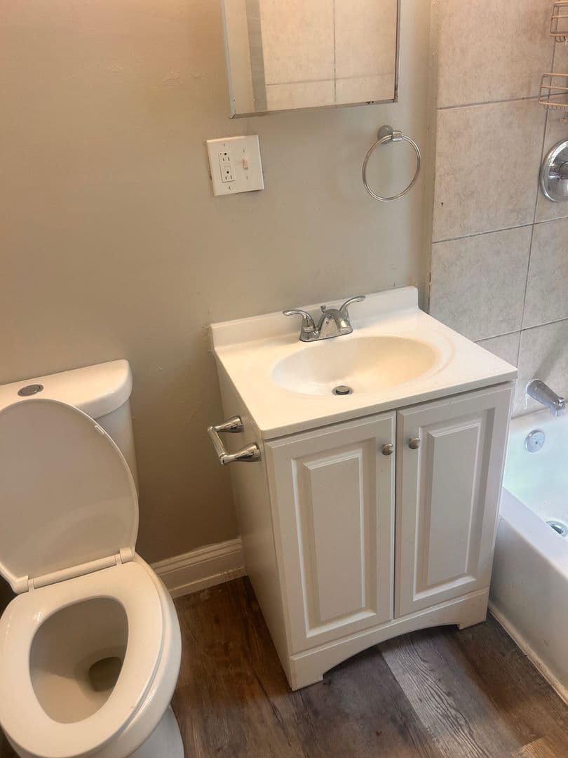 Chicago Apartment: 6417 S Evans Ave