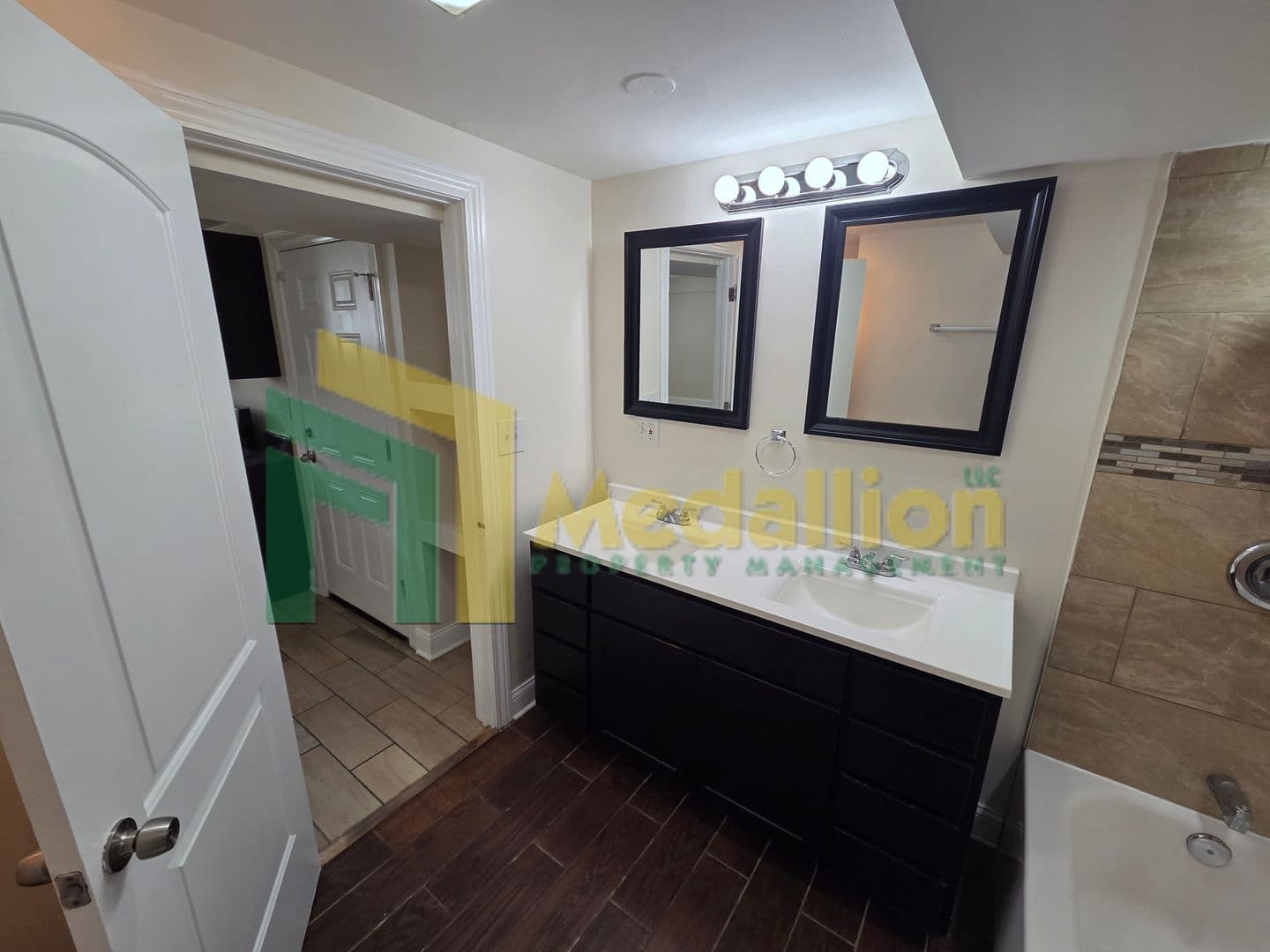 Chicago Apartment: 7154 S Francisco Ave