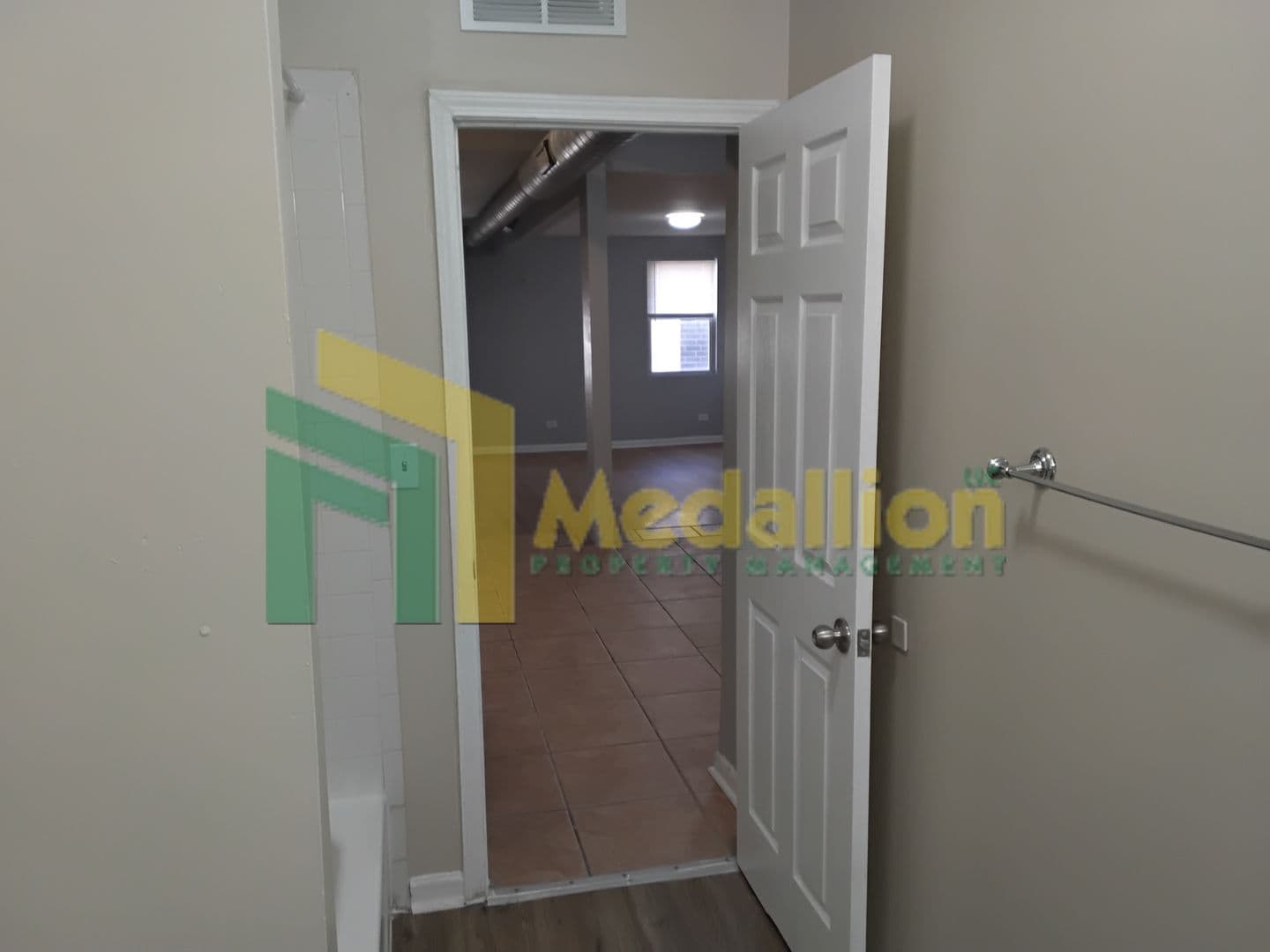 Chicago Apartment: 1241 N Ashland Ave (2nd Fl Rear)
