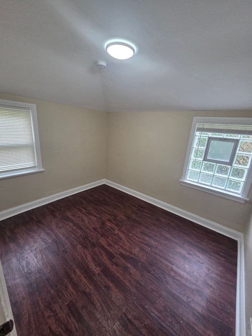 Chicago House: 9911 S Paxton Ave