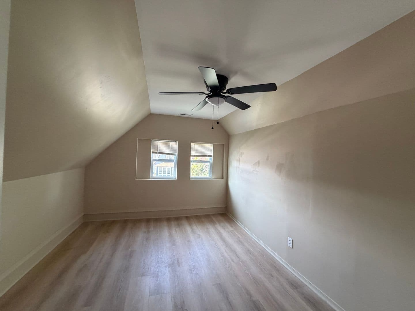 Chicago House: 1748 W Steuben St