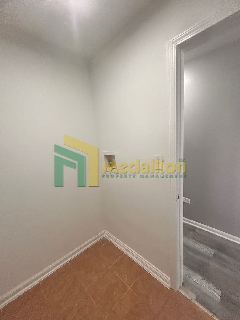 Chicago House: 5954 S Maplewood Ave