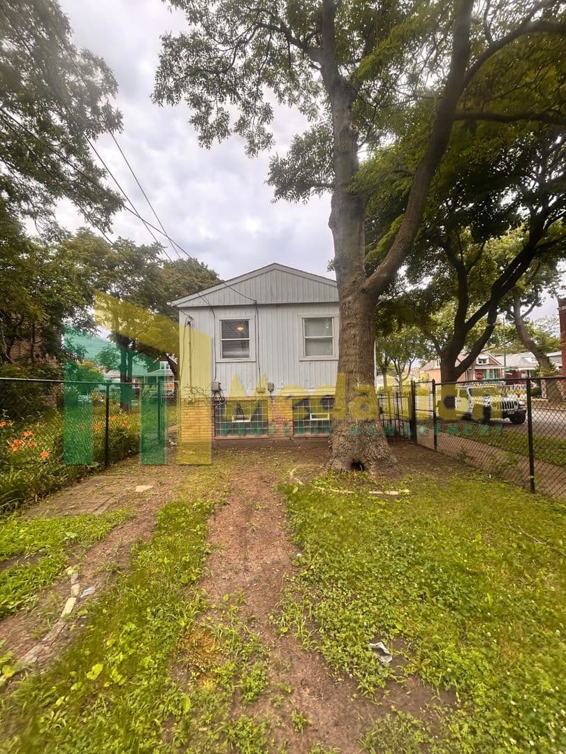 Chicago House: 8358 S Morgan St