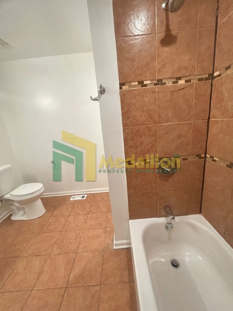 Chicago House: 5954 S Maplewood Ave