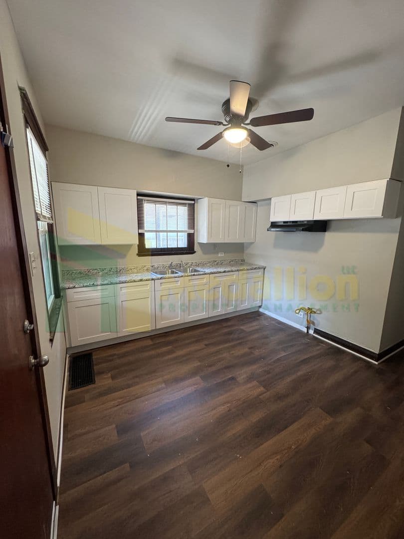 Chicago House: 133 E 114th Pl