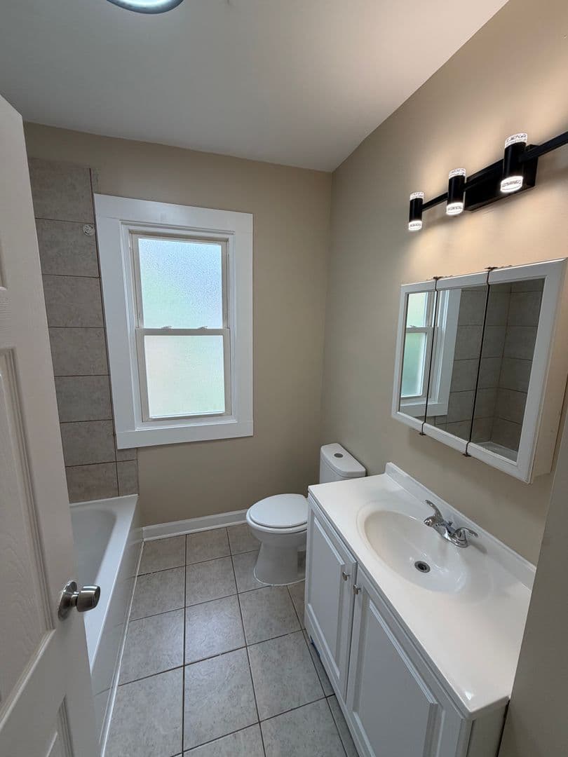 Chicago House: 12479 S Wabash Ave