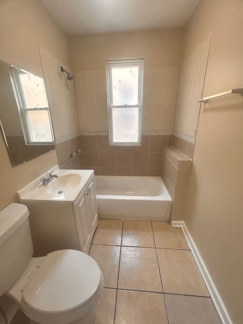 Chicago House: 6938 S Prairie Ave