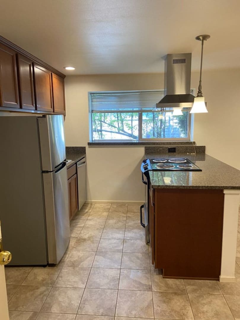 Seattle Apartment: 3622 13th Ave W