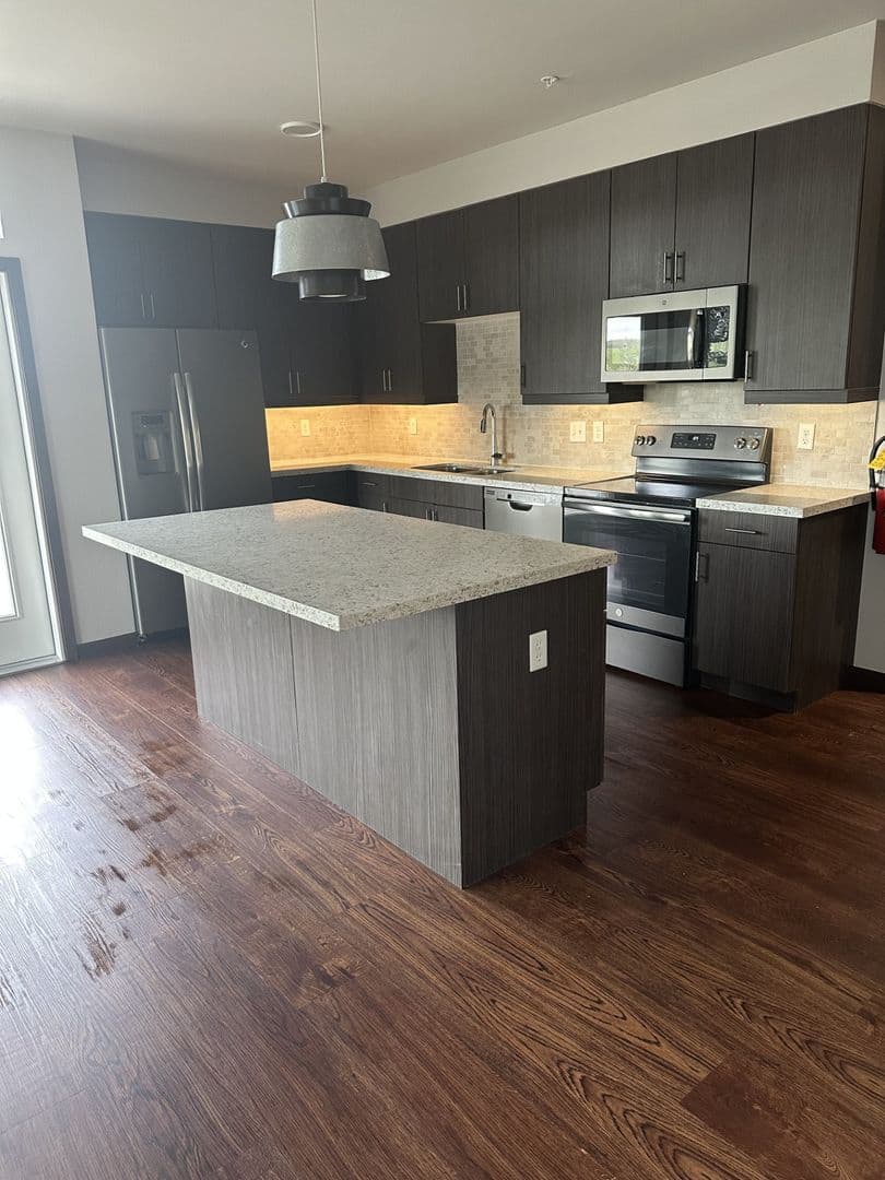 Coralville Apartment: 1708 5th St.