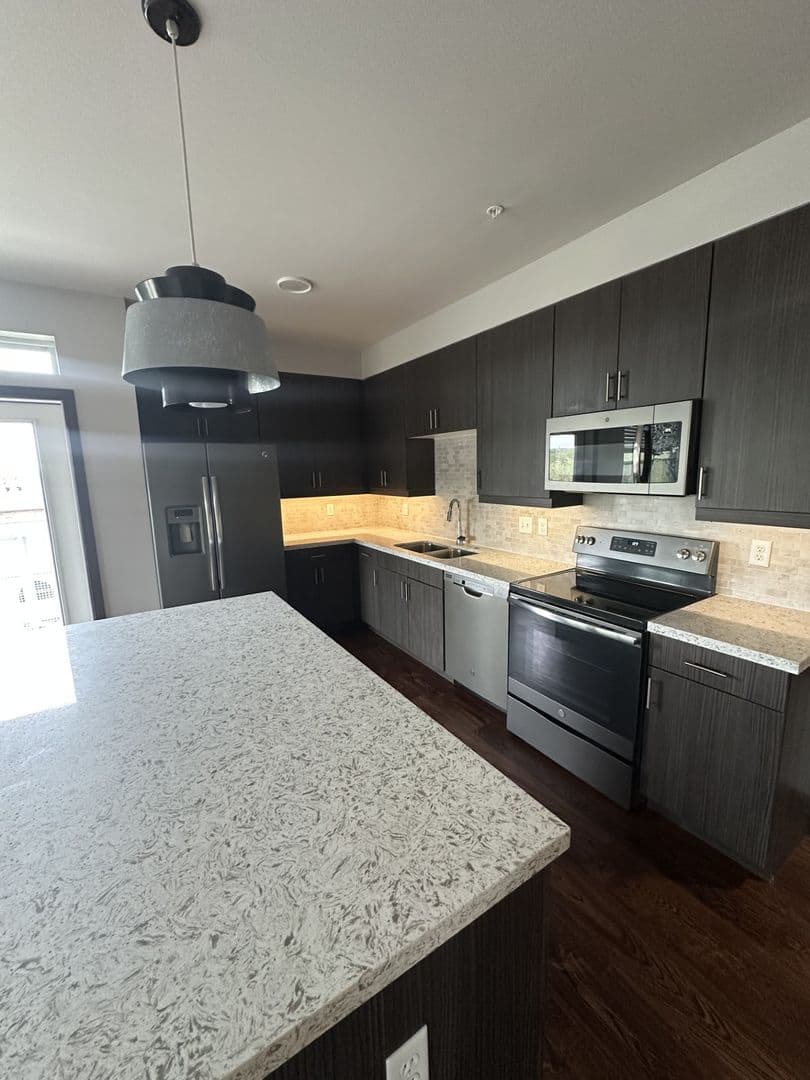 Coralville Apartment: 1708 5th St.
