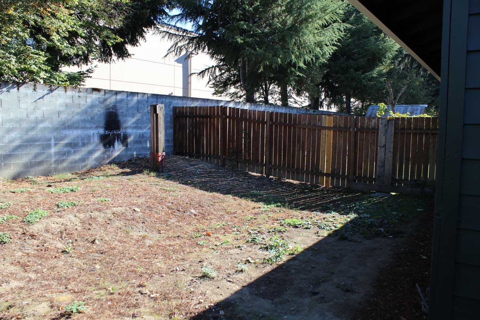 Hillsboro Apartment: 2025 SE River Road