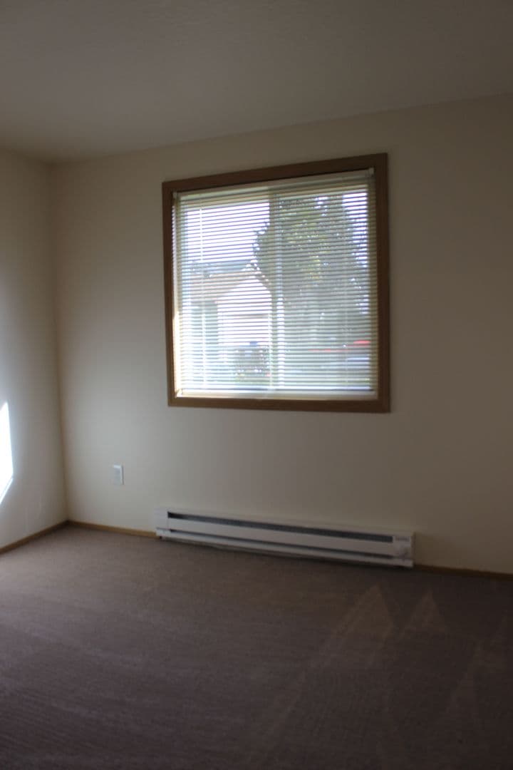Hillsboro House: 262 NE 34th Place