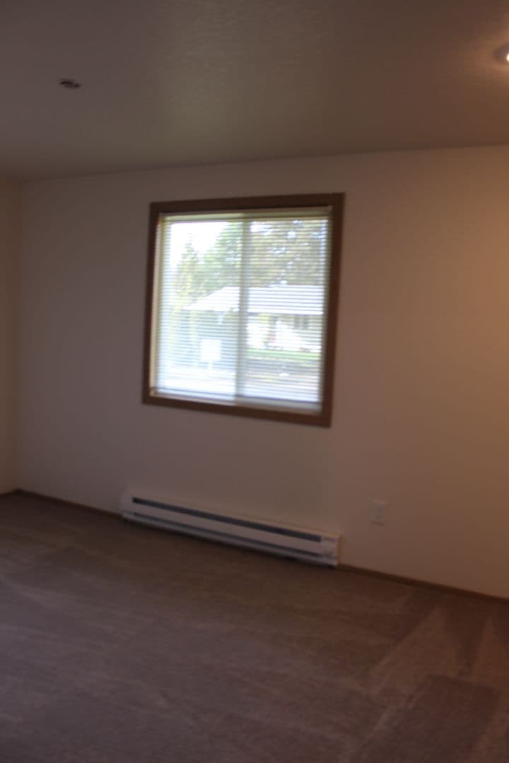 Hillsboro House: 262 NE 34th Place