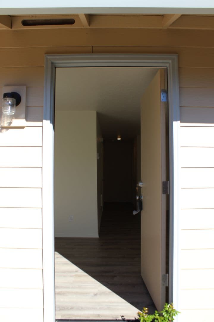 Hillsboro Apartment: 2055 NE Barberry Dr.