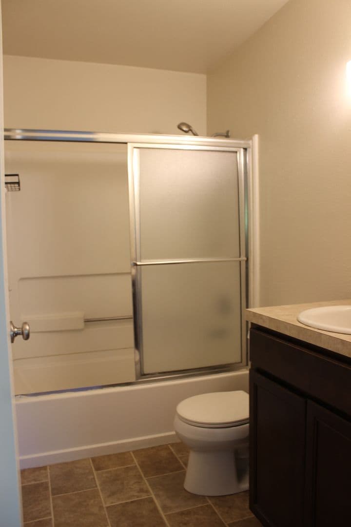 Hillsboro Apartment: 2025 SE River Road