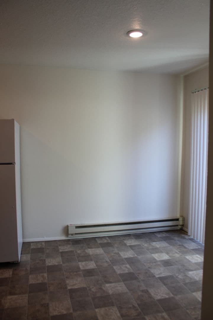 Hillsboro Apartment: 2025 SE River Road