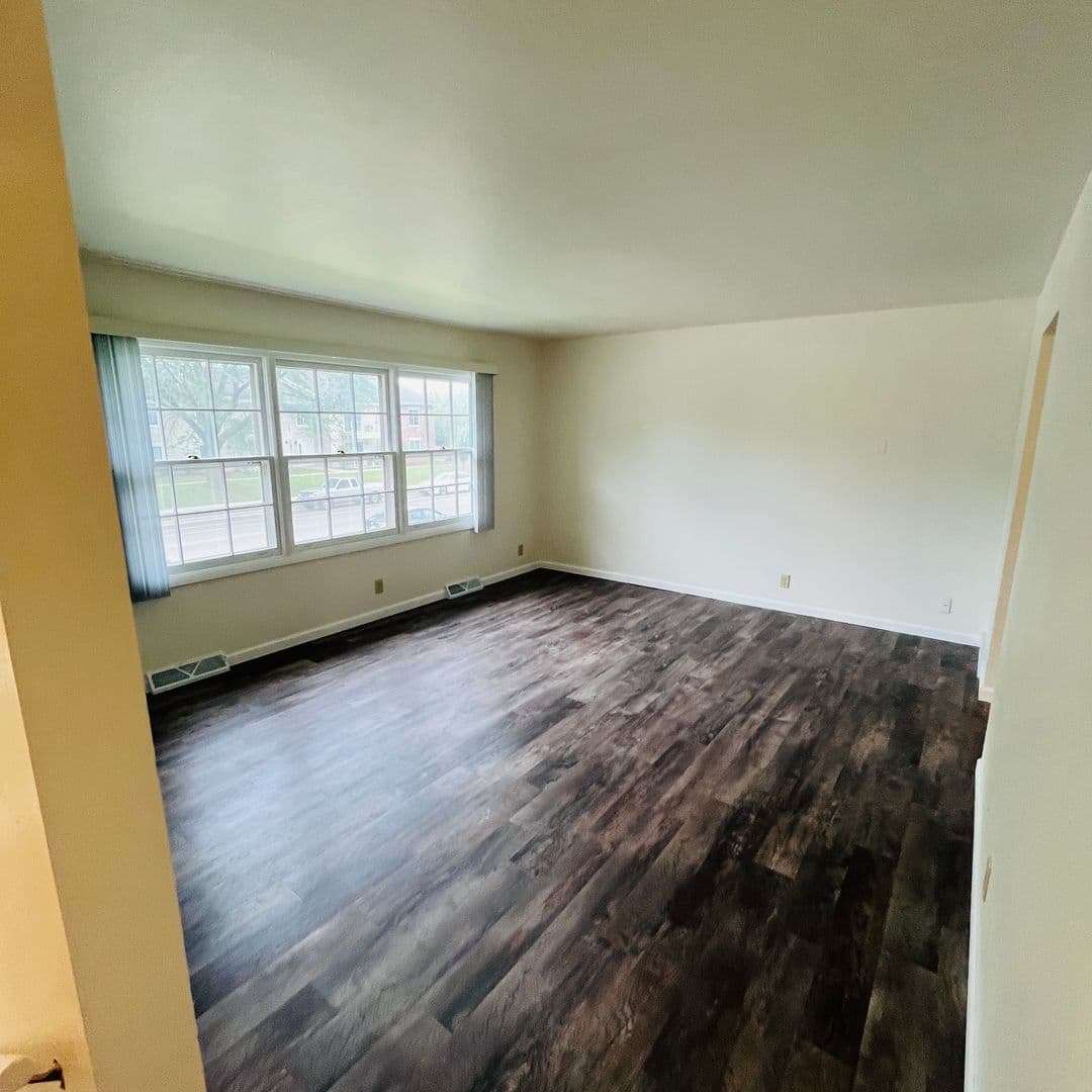 Sun Prairie Townhome: 2000-2004 Wyoming Ave