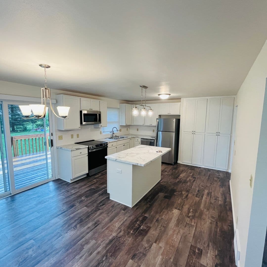 Sun Prairie Townhome: 2000-2004 Wyoming Ave