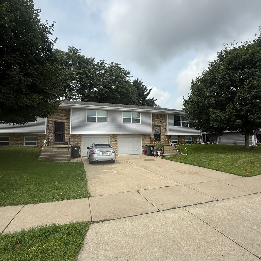 Sun Prairie Townhome: 2000-2004 Wyoming Ave