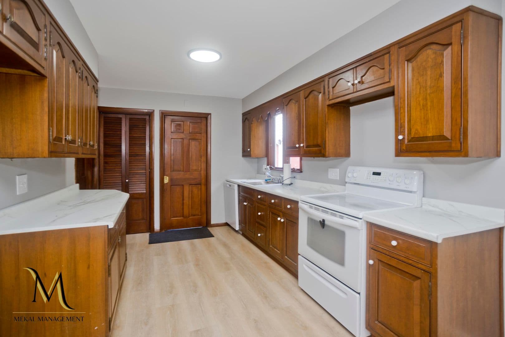 South Hadley House: 28 Hillside St