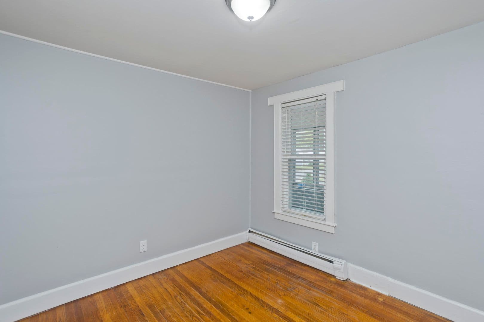 Chicopee Apartment: 103 Chapel St