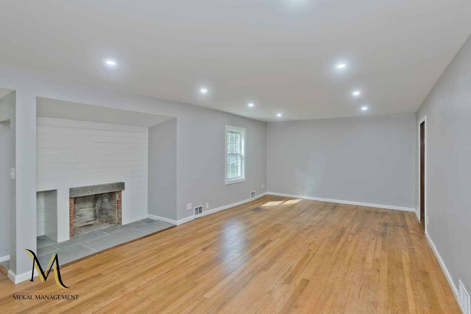 South Hadley House: 28 Hillside St