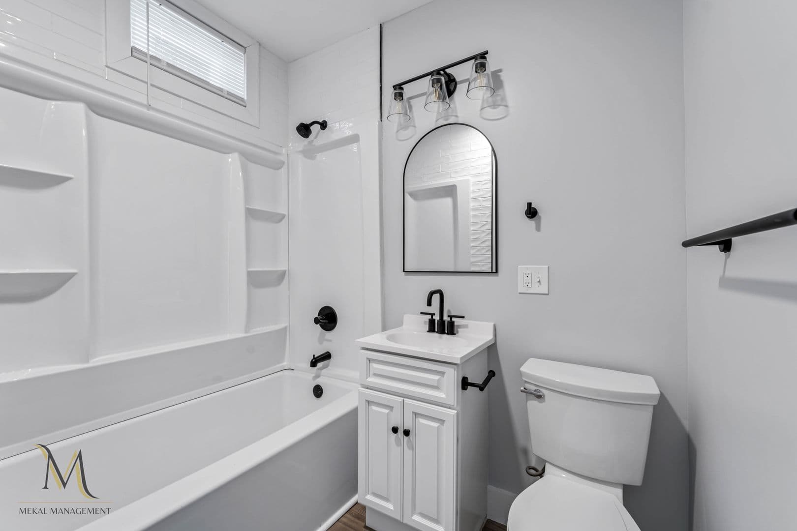 Holyoke Apartment: 403-405 S Elm St
