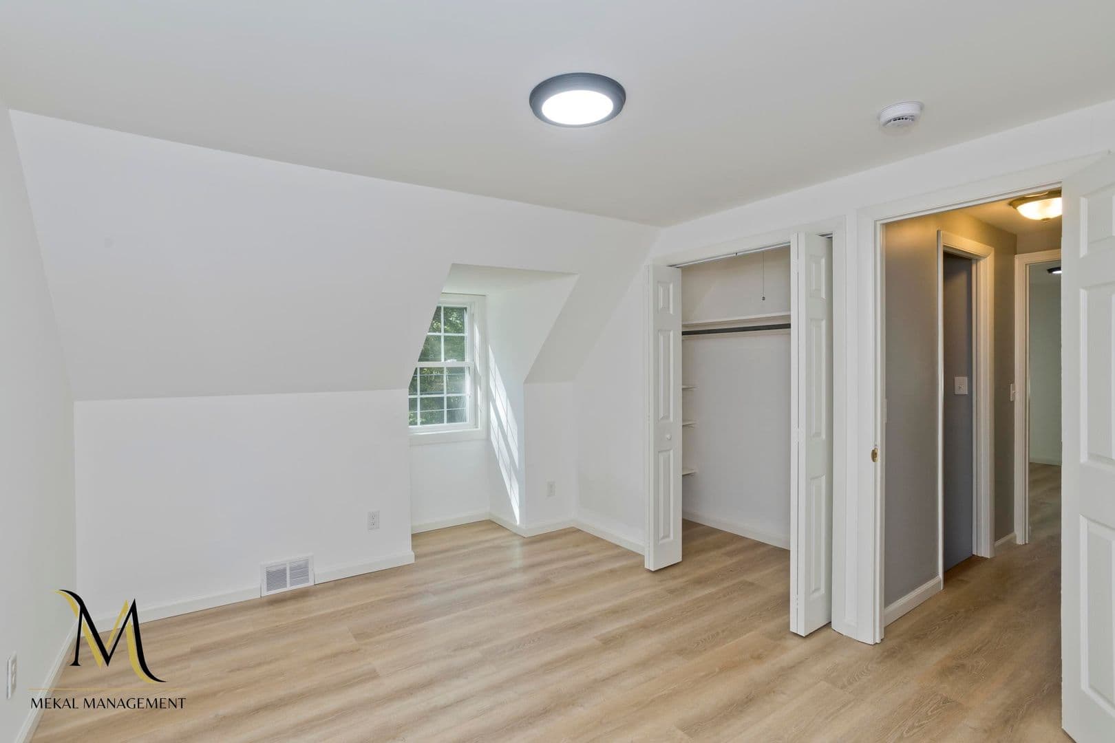 South Hadley House: 28 Hillside St