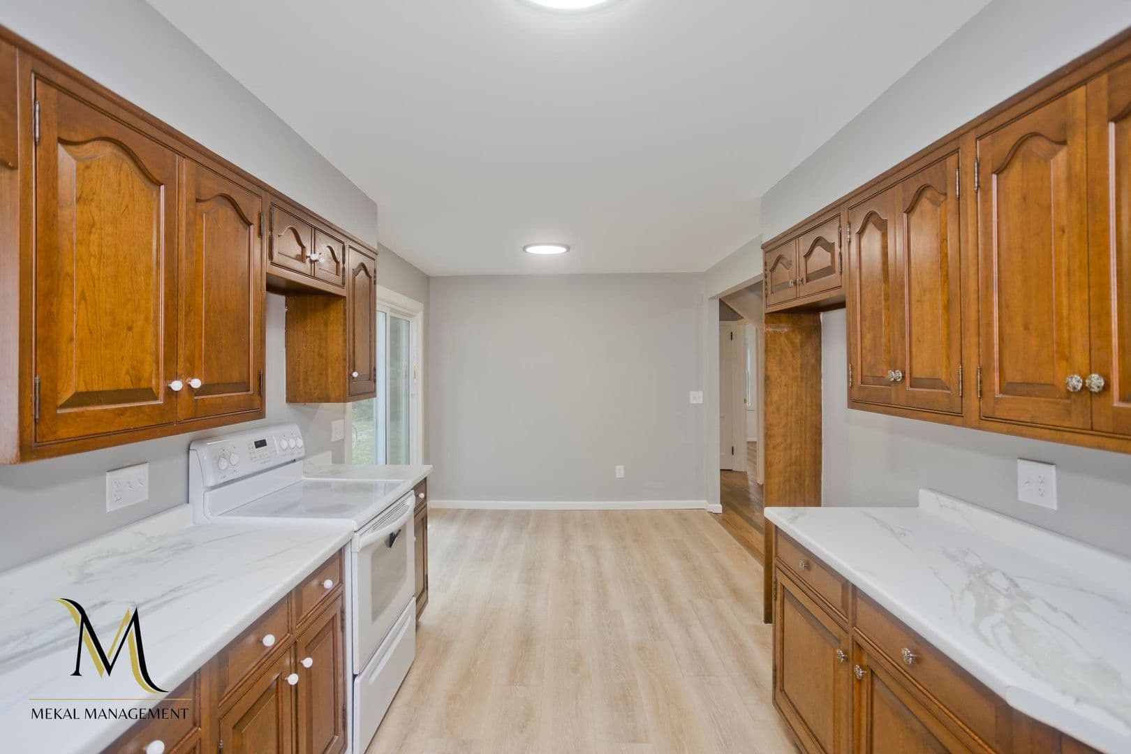 South Hadley House: 28 Hillside St