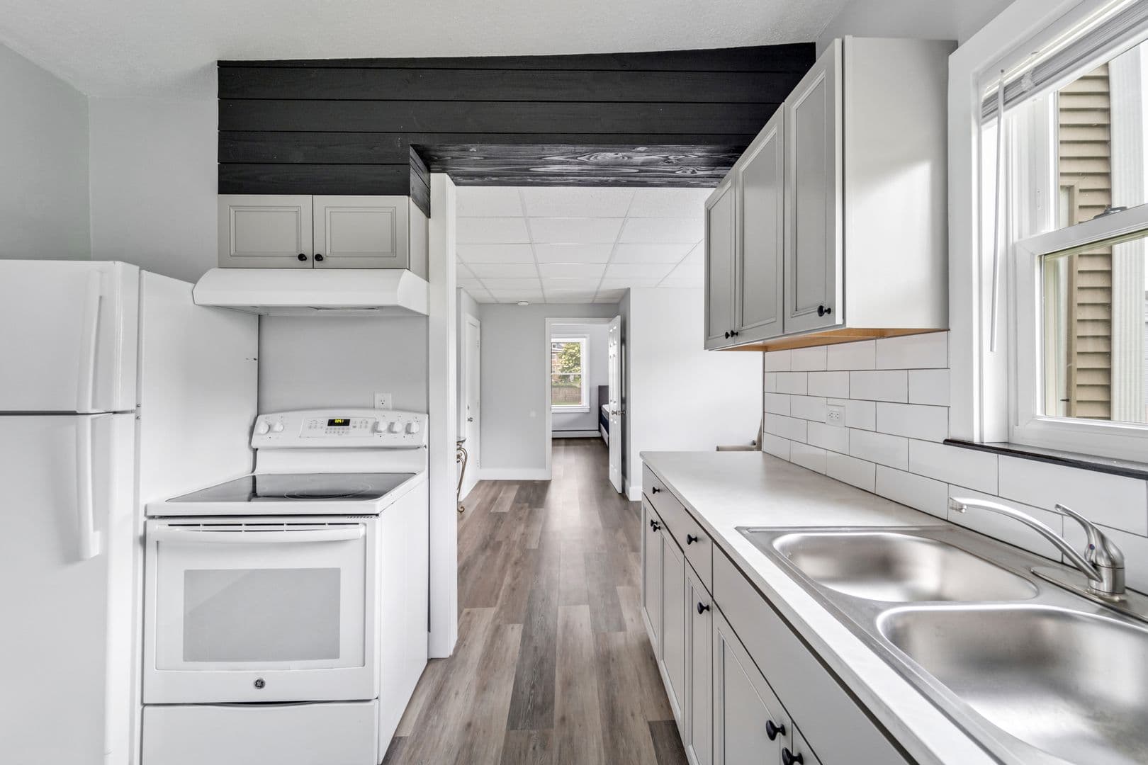 South Hadley Apartment: 9 Graves Street