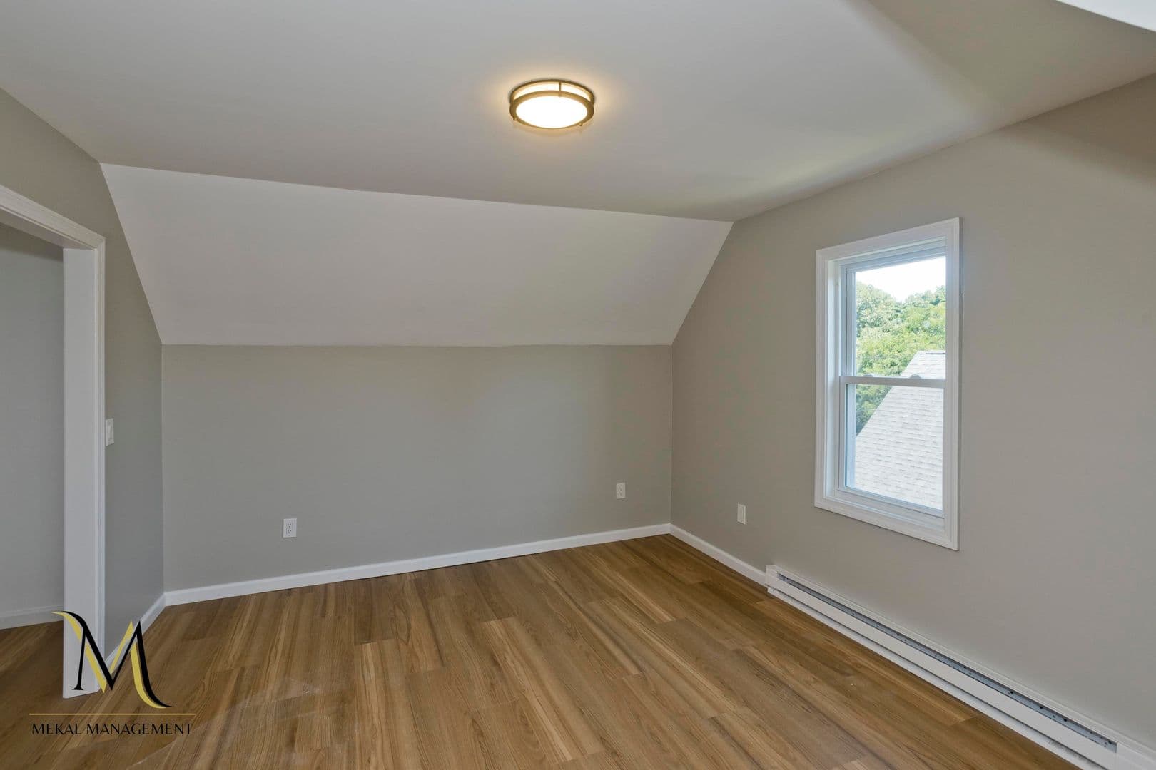 Chicopee Apartment: 24 Hilton St