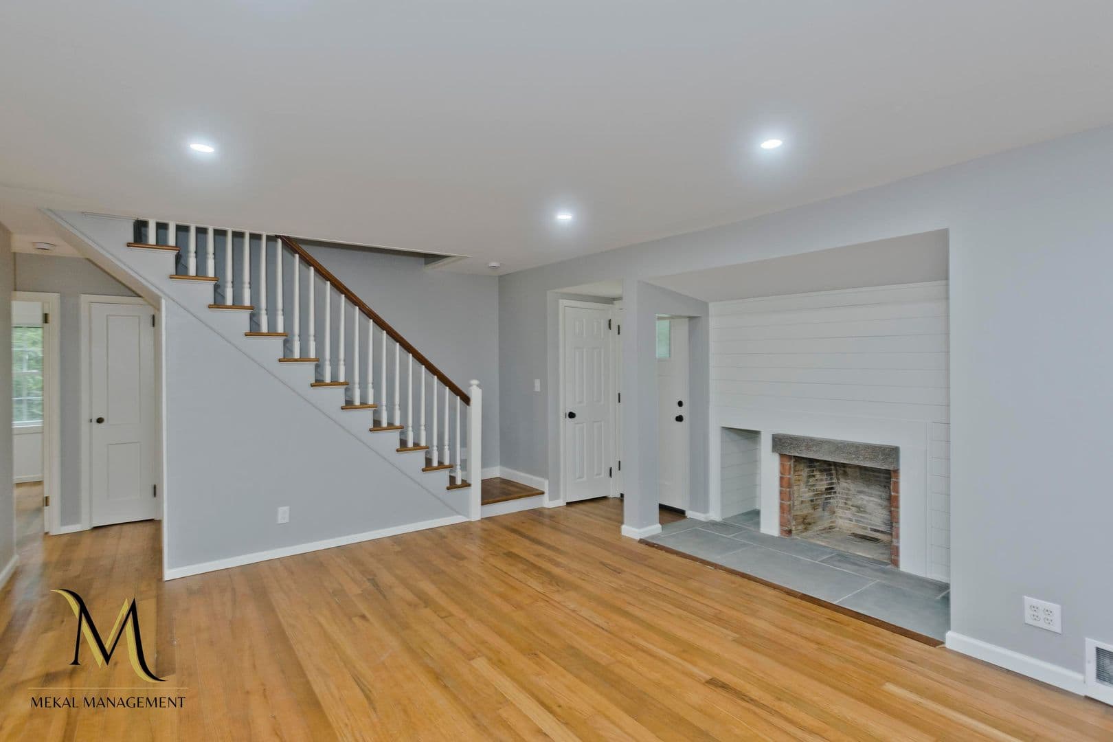 South Hadley House: 28 Hillside St