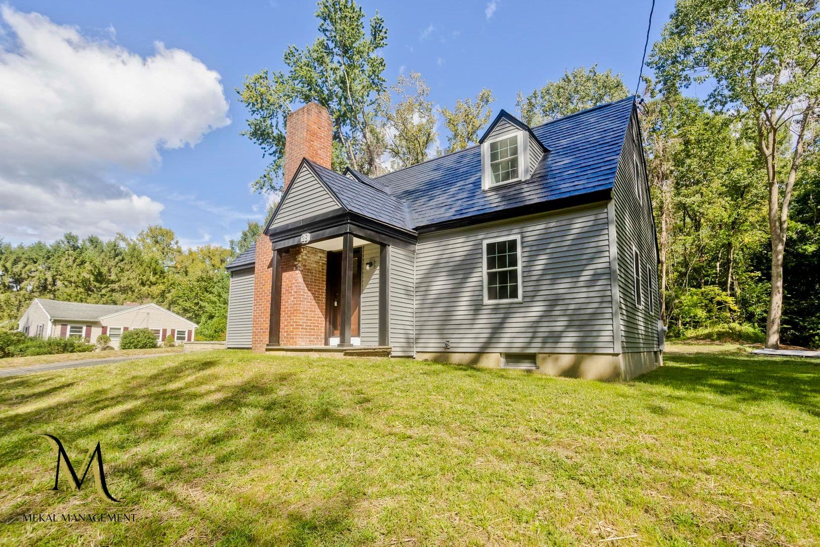 South Hadley House: 28 Hillside St