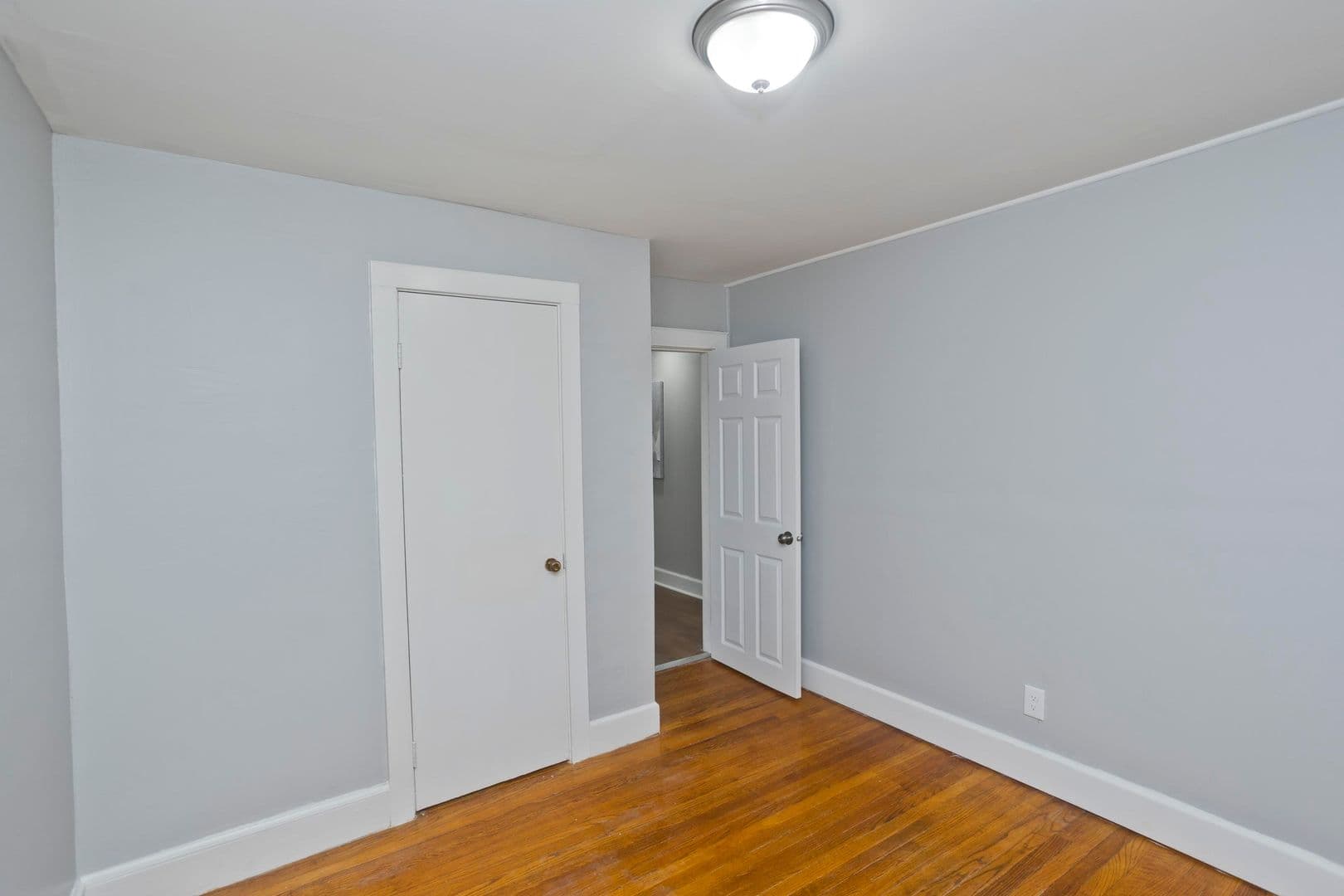 Chicopee Apartment: 103 Chapel St