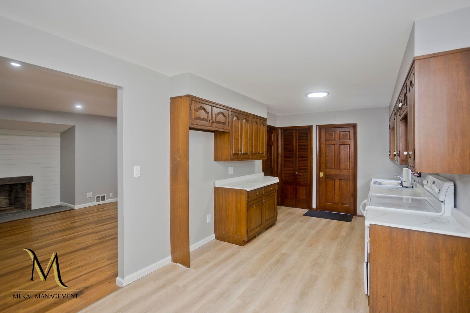 South Hadley House: 28 Hillside St