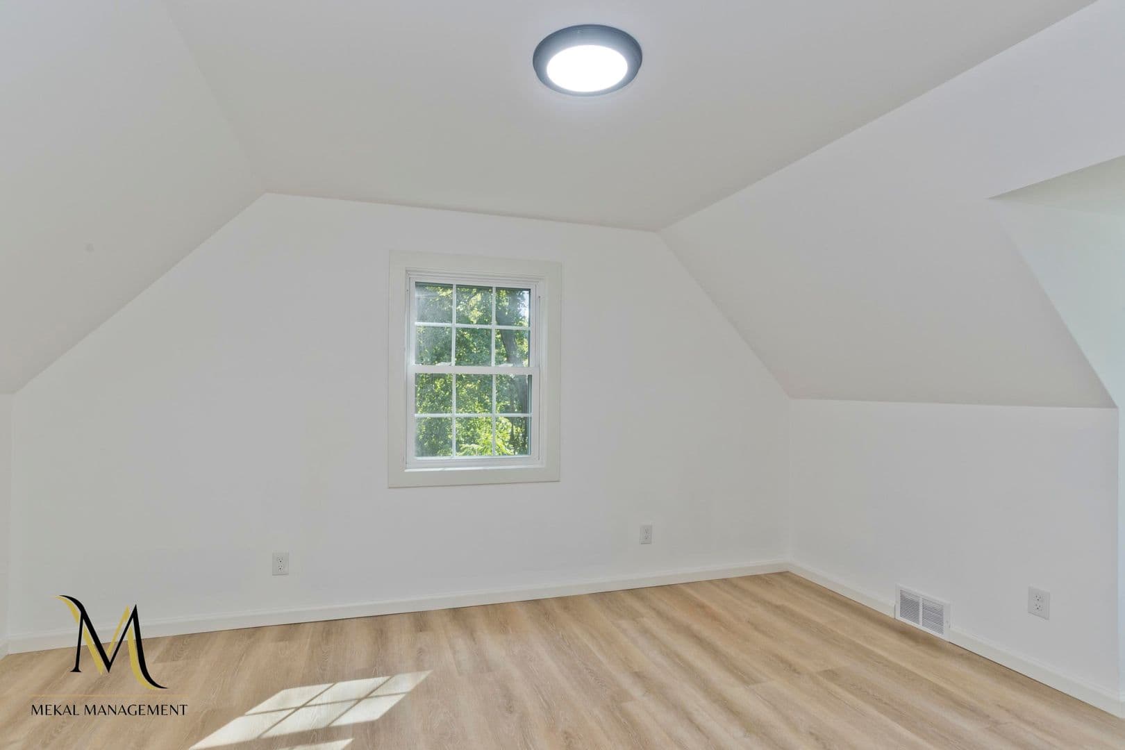 South Hadley House: 28 Hillside St