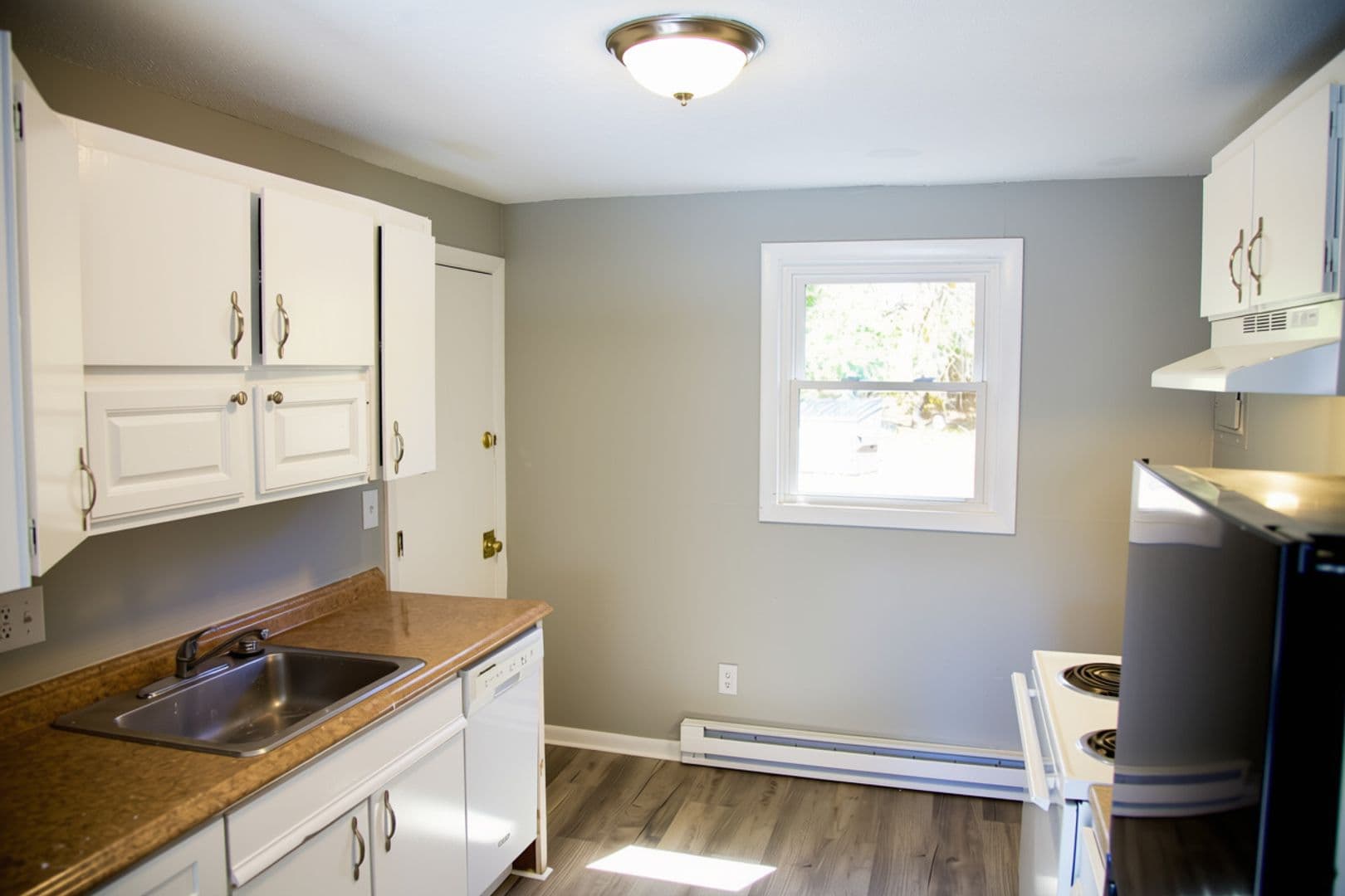 Easthampton Apartment: 9-29 West Lake Street/2-4 Culdaff Street