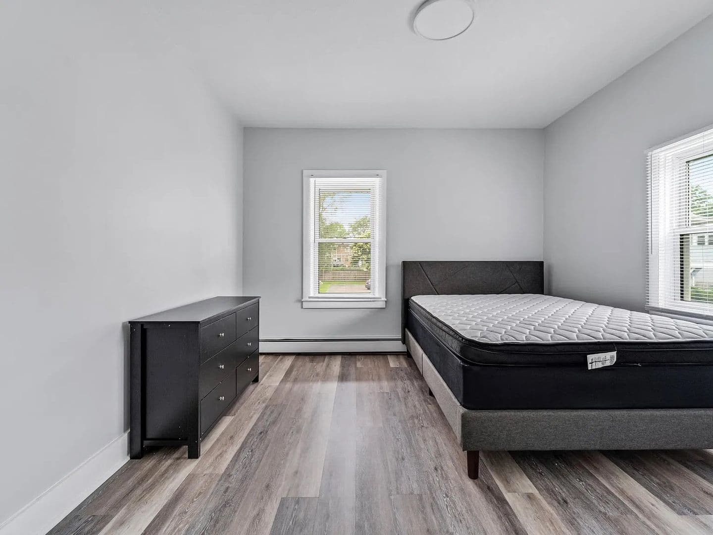 South Hadley Apartment: 9 Graves Street