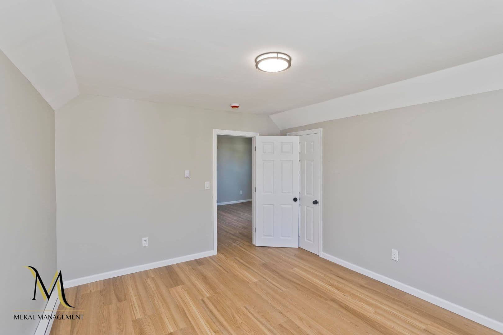 Chicopee Apartment: 24 Hilton St