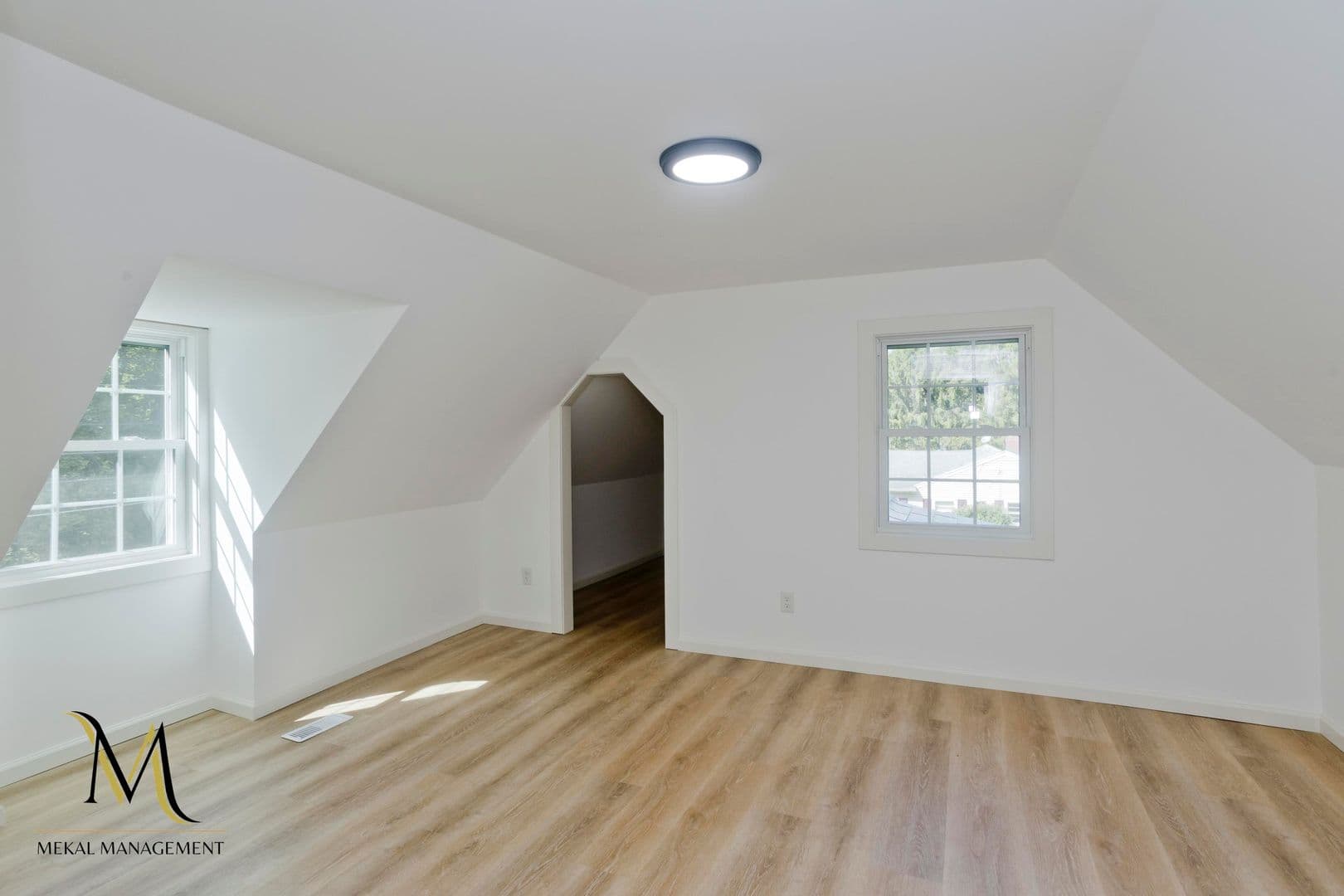 South Hadley House: 28 Hillside St