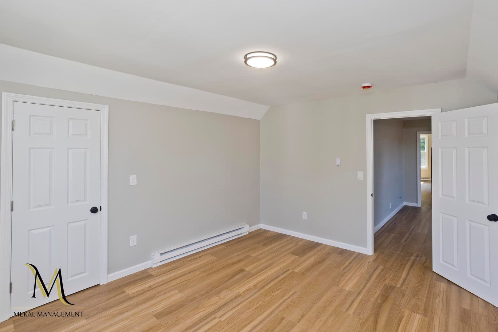 Chicopee Apartment: 24 Hilton St