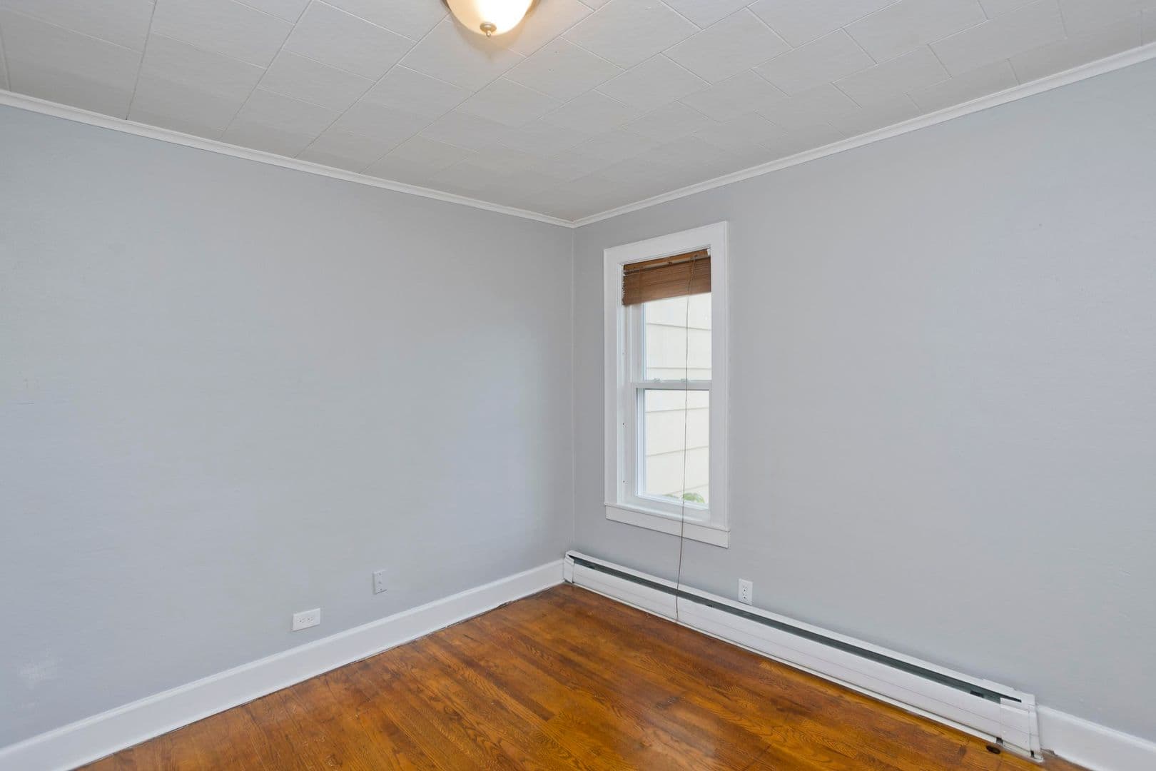 Chicopee Apartment: 103 Chapel St