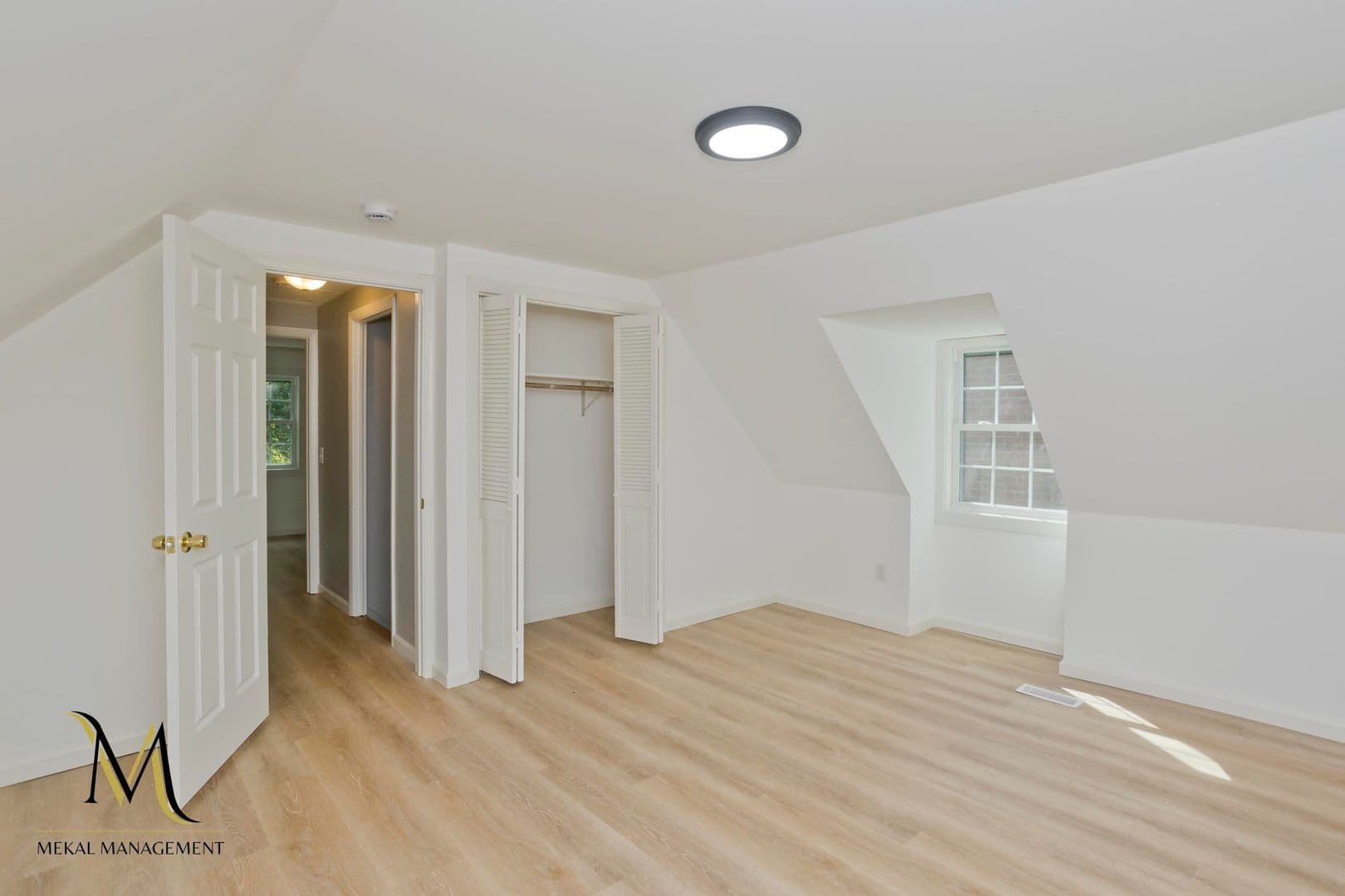 South Hadley House: 28 Hillside St