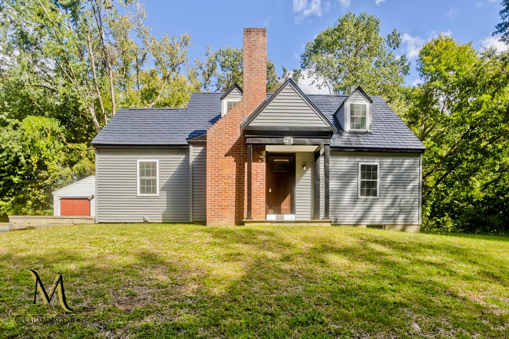 South Hadley House: 28 Hillside St