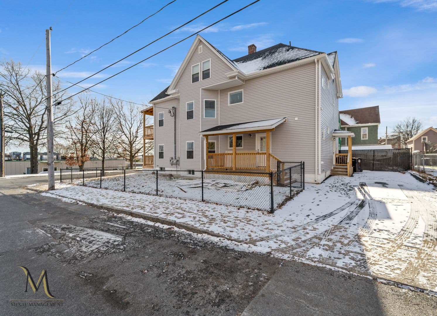 Holyoke Apartment: 403-405 S Elm St