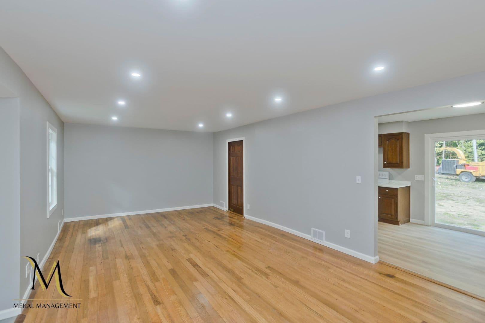 South Hadley House: 28 Hillside St