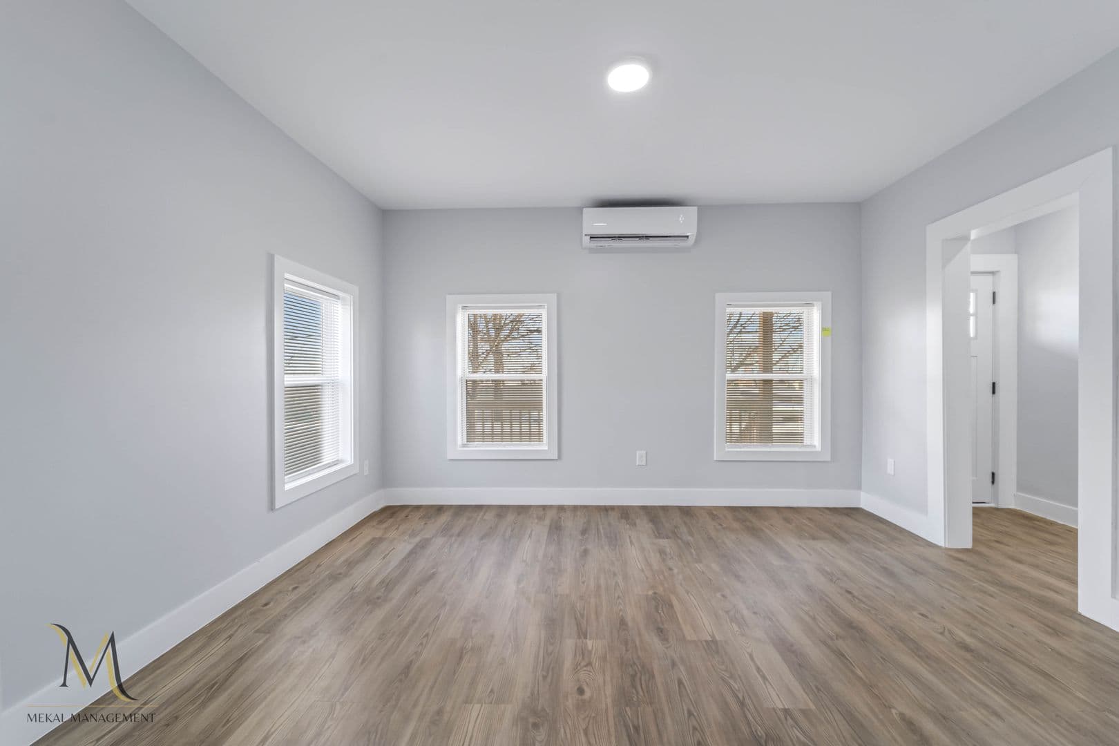 Holyoke Apartment: 403-405 S Elm St